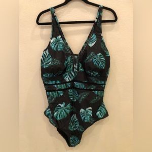 Women’s tropical print swimsuit size 18W NWT